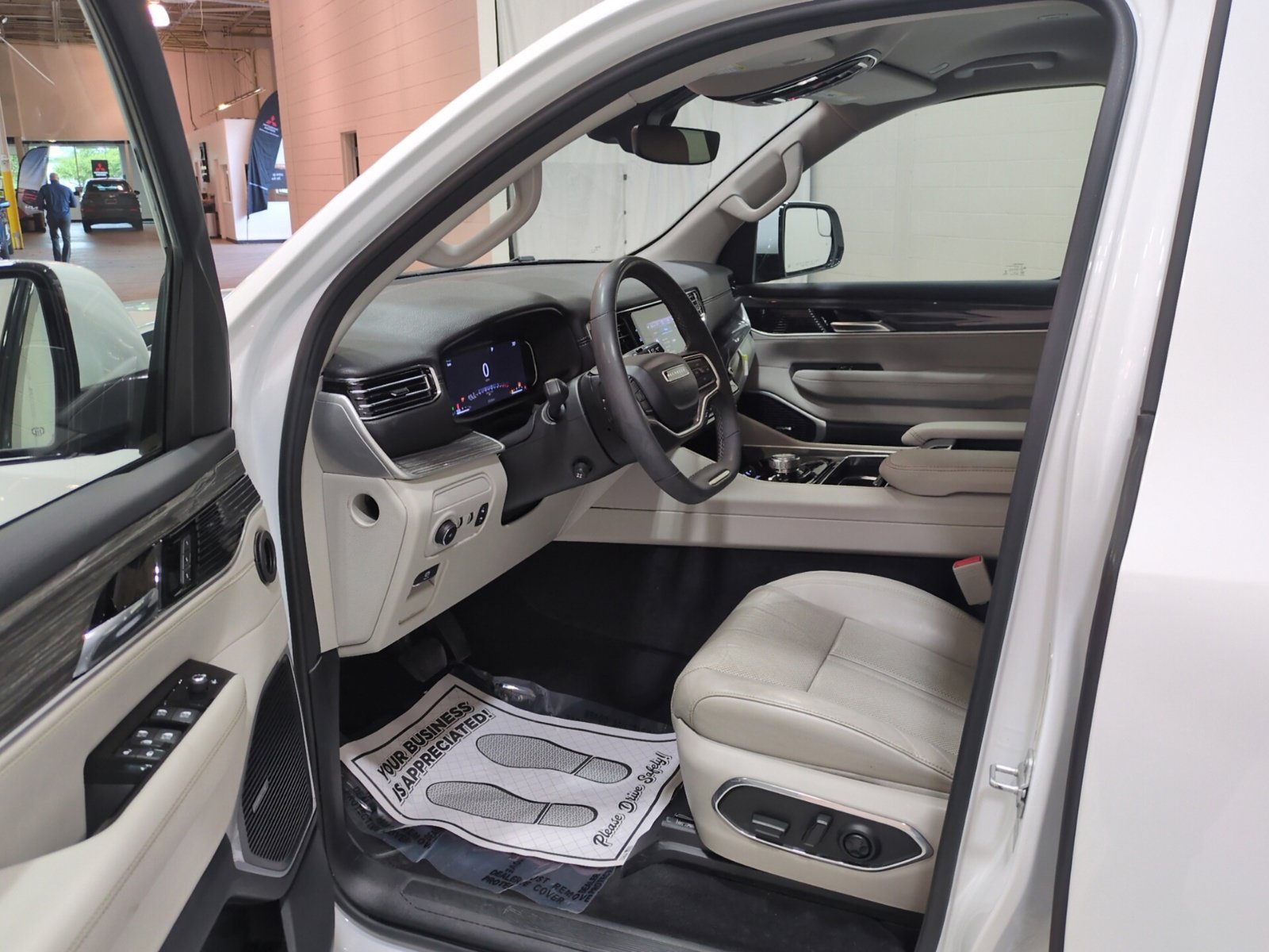 Used 2022 Jeep Wagoneer Series II AWD/4WD image 20