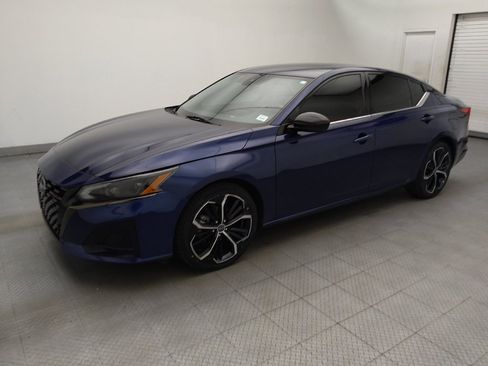 Used 2023 Nissan Altima 2.5 SR FWD image 2