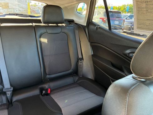 Used 2025 Chevrolet Trax LT image 36