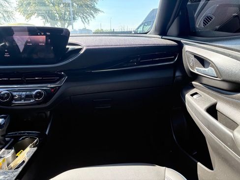 Used 2025 Buick Envista Sport Touring w/ Convenience I Package FWD image 9