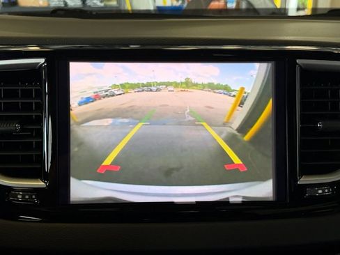 Used 2024 Chrysler Pacifica Touring-L FWD image 21