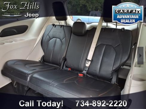 Used 2017 Chrysler Pacifica Touring-L FWD image 11