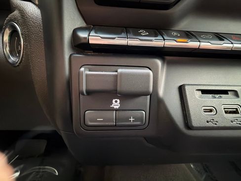 Used 2019 GMC Sierra 1500 SLT w/ X31 Off-Road Package AWD/4WD image 28