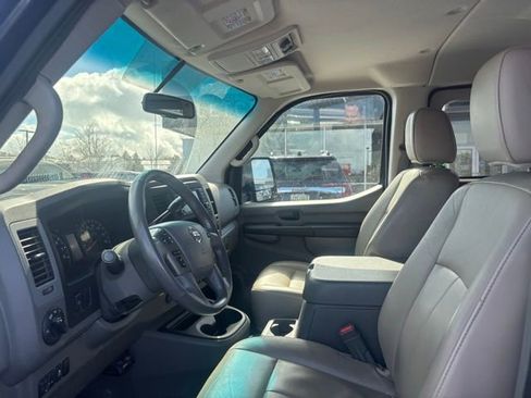 Used 2015 Nissan NV 3500 SL w/ Technology Package image 8