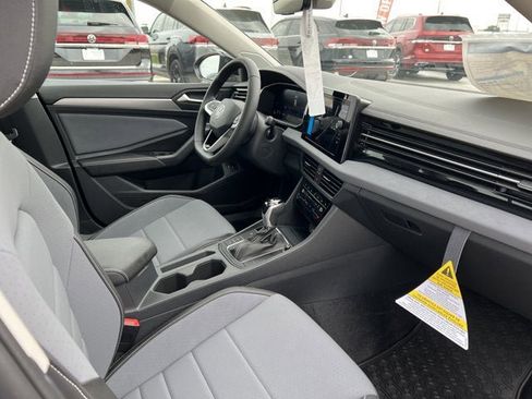 New 2025 Volkswagen Jetta SE image 30