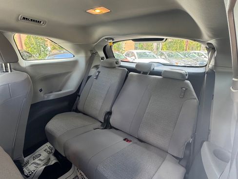 Used 2022 Toyota Sienna LE AWD/4WD image 11