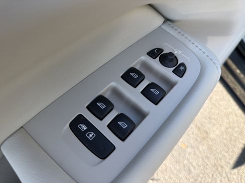 Certified 2022 Volvo XC60 B5 Inscription w/ Advanced Package image 15