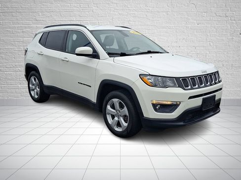 Used 2018 Jeep Compass Latitude w/ Popular Equipment Group FWD image 3