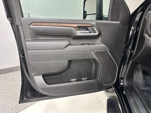Used 2025 Chevrolet Silverado 2500 LT w/ Convenience Package AWD/4WD image 10