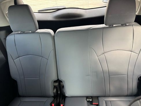 Used 2021 Buick Enclave Essence w/ Sound and Sites Package image 13