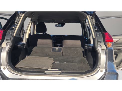 Used 2019 Nissan Rogue SV w/ Premium Package image 21