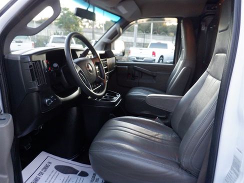 Used 2023 GMC Savana 2500 w/ Driver Convenience Package image 12