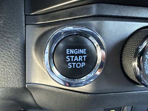 Used 2022 Toyota Tacoma TRD Sport w/ Technology Package AWD/4WD image 18