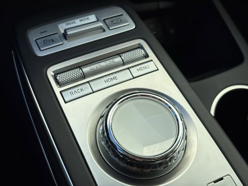 Used 2022 Genesis GV70 2.5T w/ Advanced Package image 27