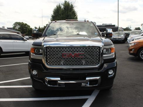 Used 2016 GMC Sierra 3500 Denali w/ Duramax Plus Package AWD/4WD image 11