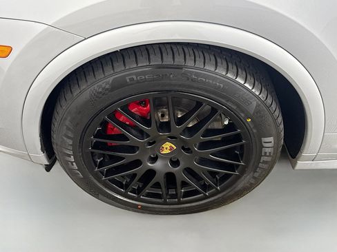 Used 2018 Porsche Cayenne GTS image 37