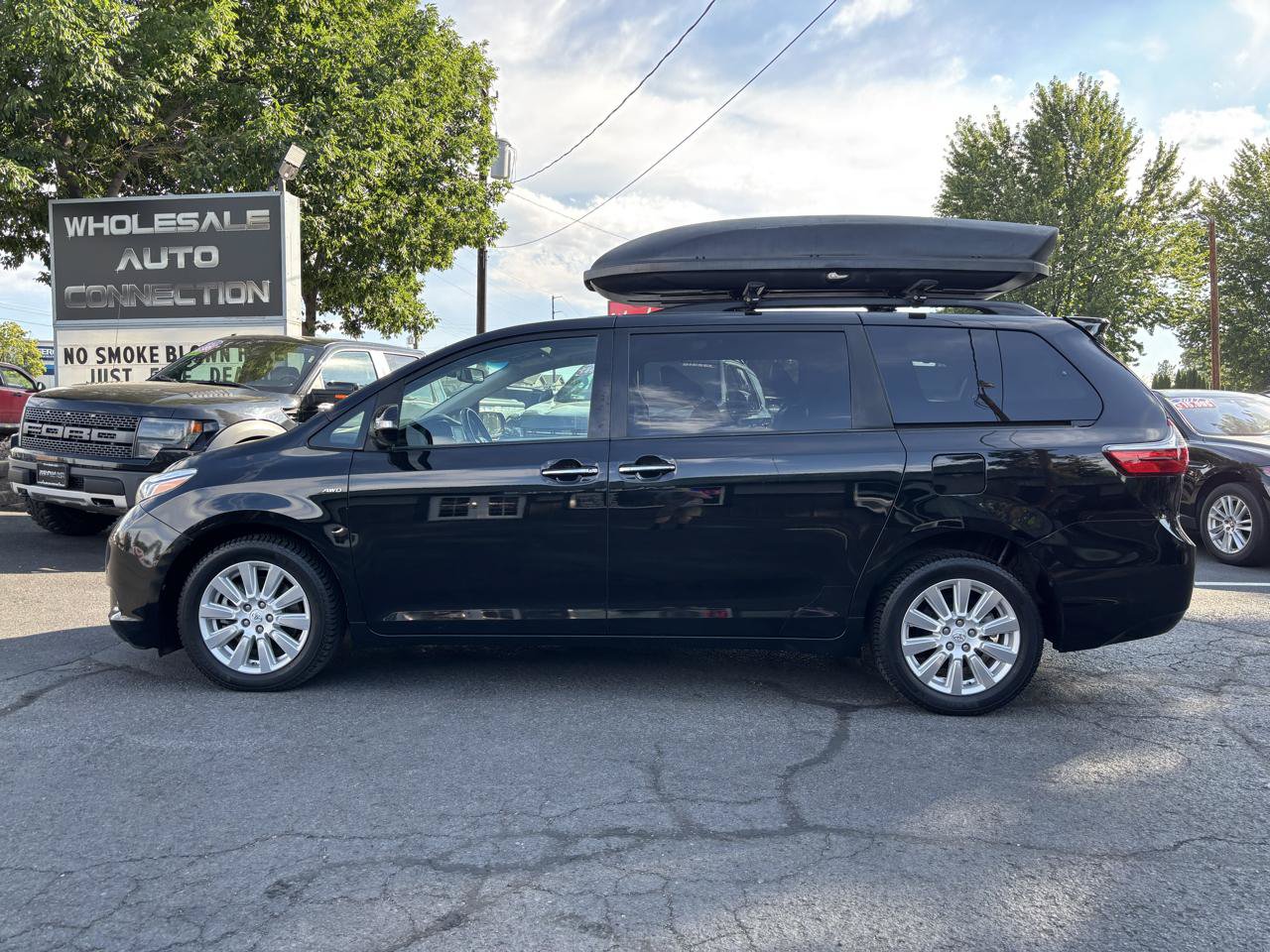 Used 2017 Toyota Sienna Limited Premium AWD/4WD image 2
