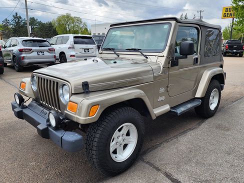 Used 2004 Jeep Wrangler Sahara AWD/4WD image 4