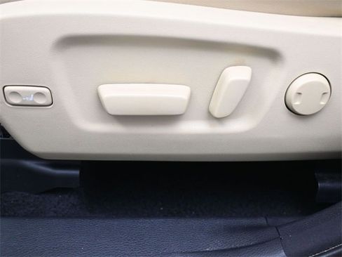 Used 2015 Toyota Highlander Limited image 31