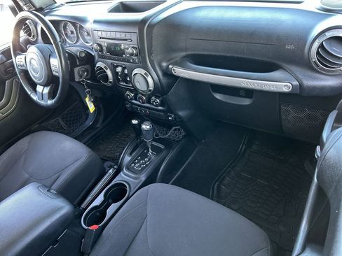 Used 2015 Jeep Wrangler Unlimited Sport AWD/4WD image 27