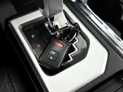 Used 2020 Toyota Tundra Limited w/ Limited Premium Package AWD/4WD image 33