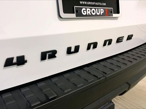 Used 2025 Toyota 4Runner SR5 AWD/4WD image 29