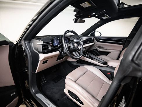 Certified 2024 Porsche Macan 4 Electric AWD/4WD image 4