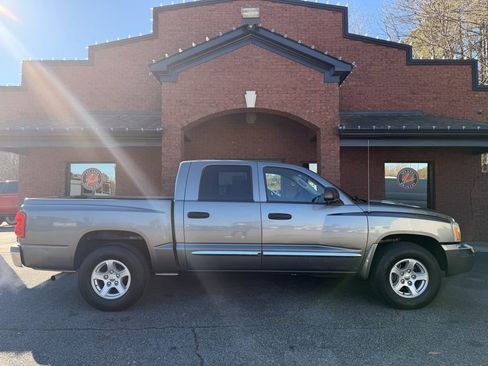Used 2005 Dodge Dakota Laramie w/ Trailer Tow Group image 2