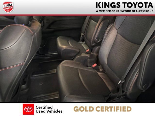 Used 2025 Toyota Sienna XSE AWD/4WD image 16