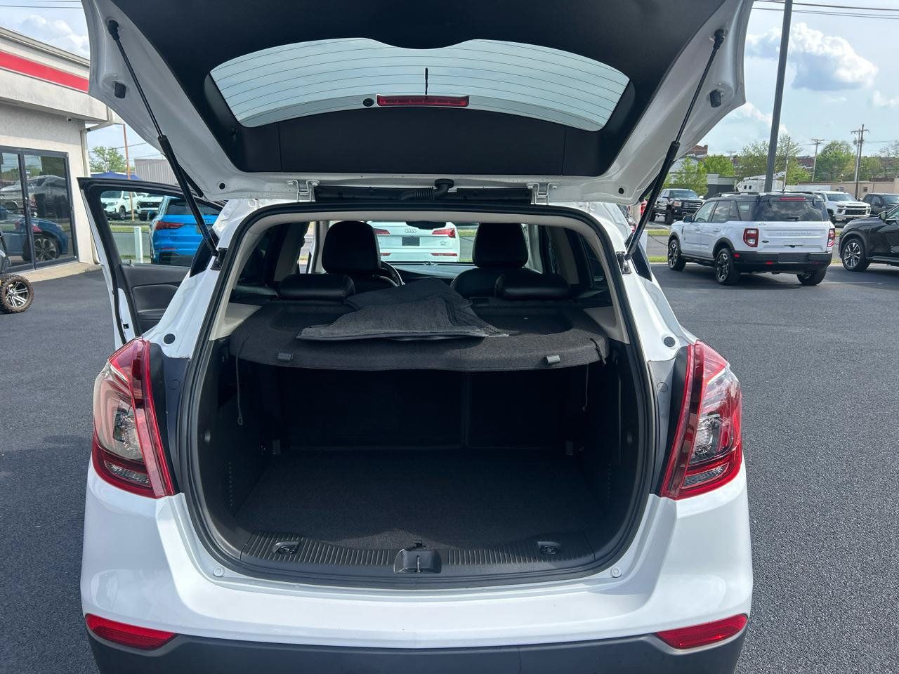 Used 2022 Buick Encore Preferred AWD/4WD image 12
