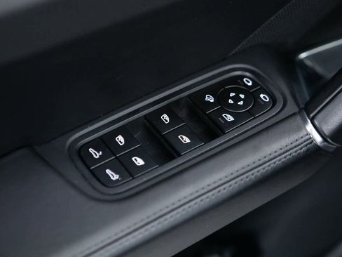 Certified 2022 Porsche Cayenne Turbo image 18