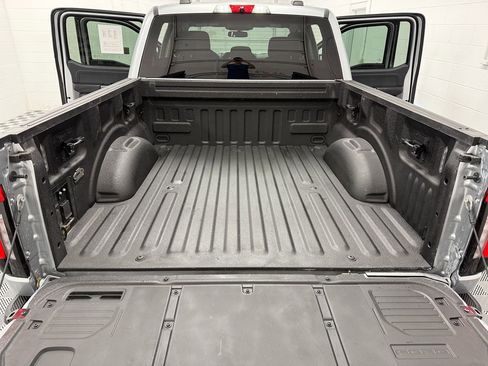 Used 2022 Ford F150 Lightning XLT AWD/4WD image 31