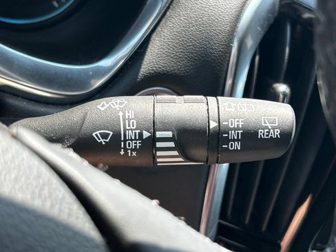 Used 2023 Chevrolet Traverse LT FWD image 30