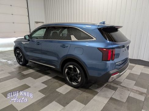 Used 2025 Kia Sorento EX AWD/4WD image 2