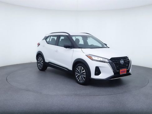 Used 2024 Nissan Kicks SR image 11