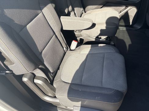 Used 2019 Chevrolet Traverse LT FWD image 21