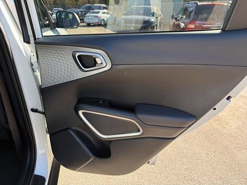Used 2023 Kia Soul S image 27