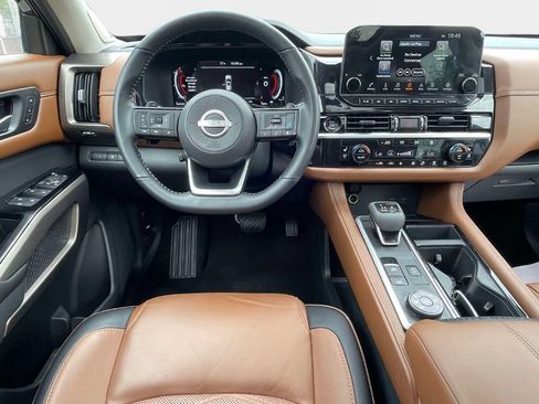 Used 2025 Nissan Pathfinder Platinum AWD/4WD image 15