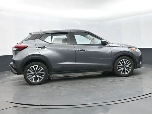 Used 2024 Nissan Kicks SV image 4