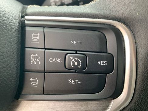 Used 2025 Jeep Wagoneer 4WD w/ Premium Group I image 28