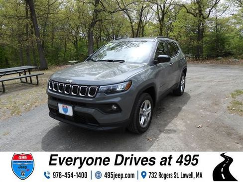 Used 2023 Jeep Compass Latitude AWD/4WD image 1