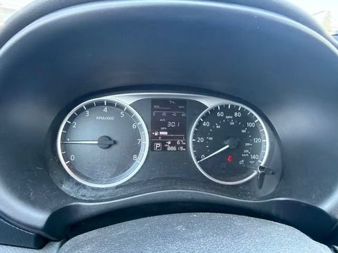Used 2021 Nissan Kicks S FWD image 11