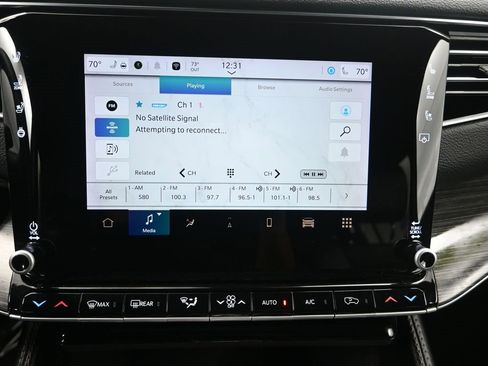 Used 2024 Jeep Wagoneer L Series II w/ Flexible Seating Group image 20