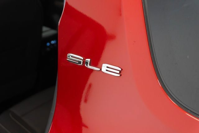 Used 2023 GMC Acadia SLE FWD image 18
