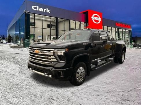 Used 2025 Chevrolet Silverado 3500 High Country w/ Technology Package image 3