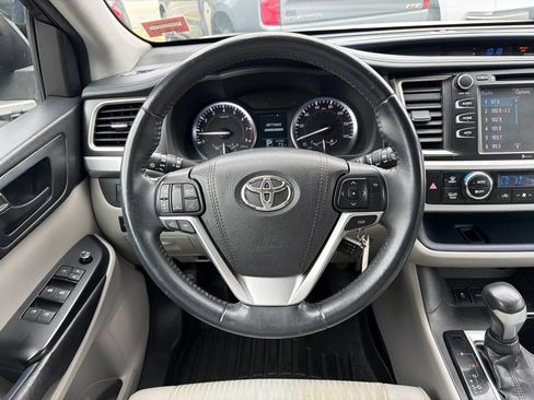 Used 2016 Toyota Highlander Plus AWD/4WD image 11