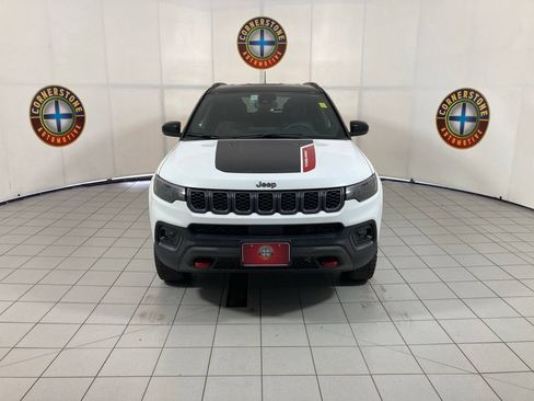 Used 2025 Jeep Compass Trailhawk AWD/4WD image 18