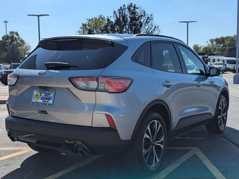 Used 2022 Ford Escape SE w/ SE Sport Appearance Package image 3