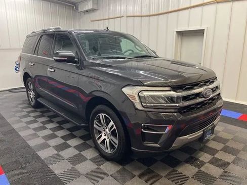 Used 2024 Ford Expedition Limited image 2
