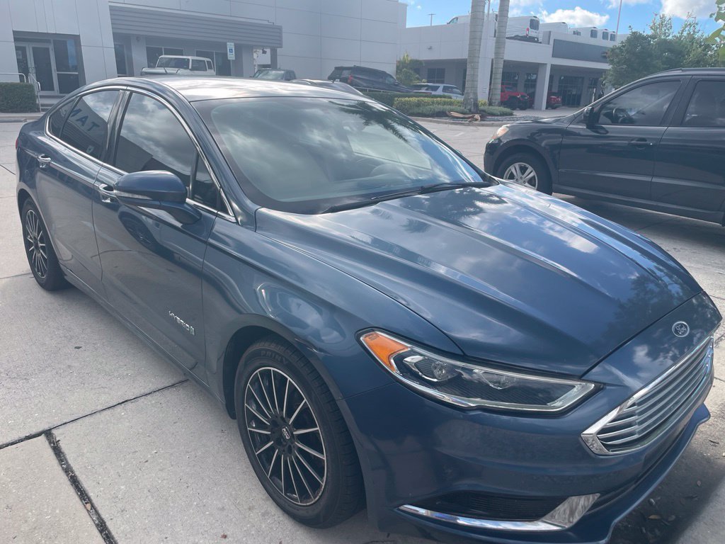 Used 2018 Ford Fusion SE w/ Equipment Group 602A FWD image 3